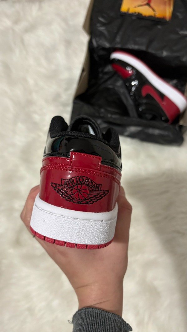 Producto - JORDAN RETRO 1 LOW BRED PATENT - 2