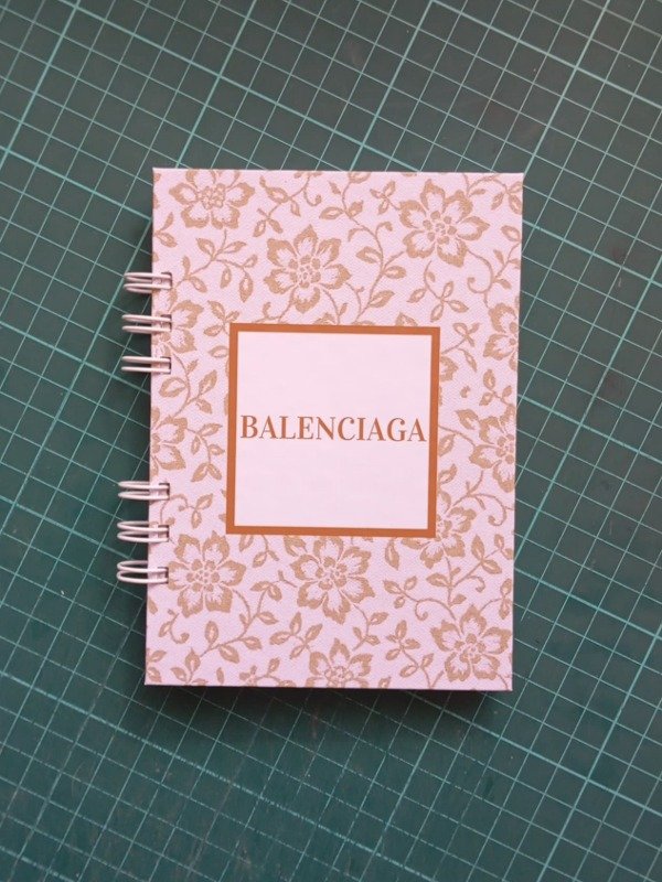 Producto - BALENCIAGA: Libreta A6 - LEYENDAS DE LA MODA