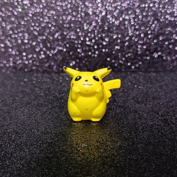 Producto - Pikachu BANDAI Mini (mirando arriba clarito)