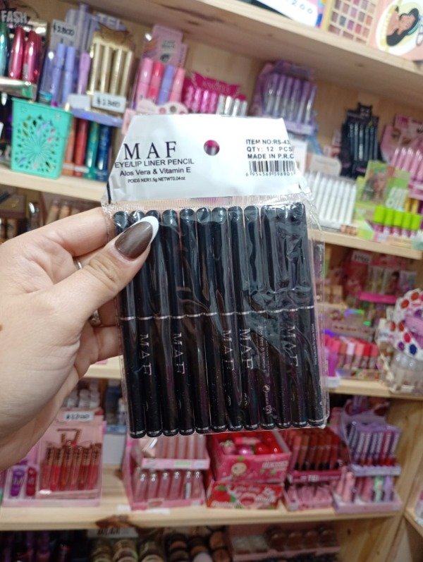 Producto - Delineador para ojos retracil color negro