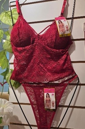 Producto - Modelo EMA top de encaje con less