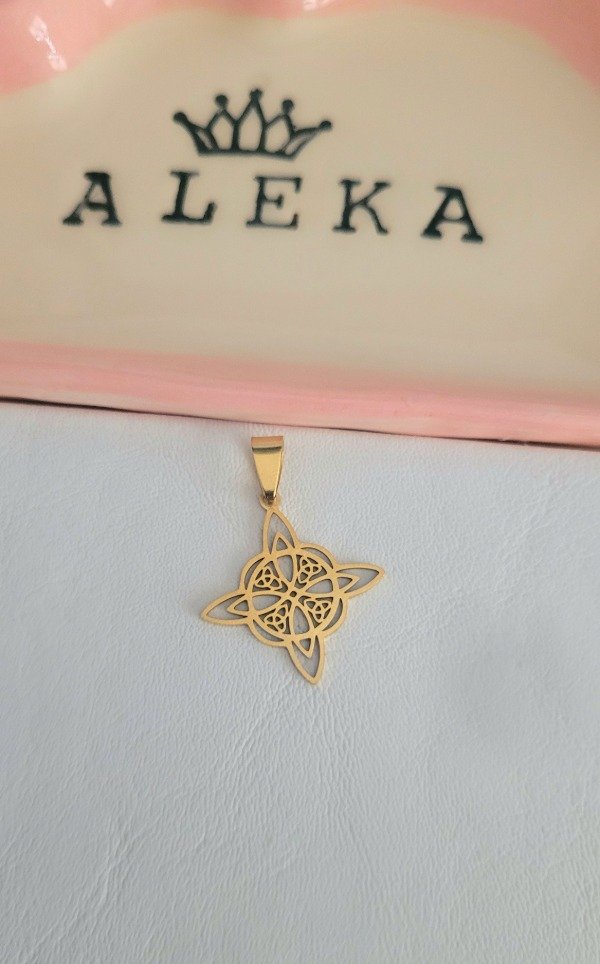 Producto - Nudo de bruja de acero dorado