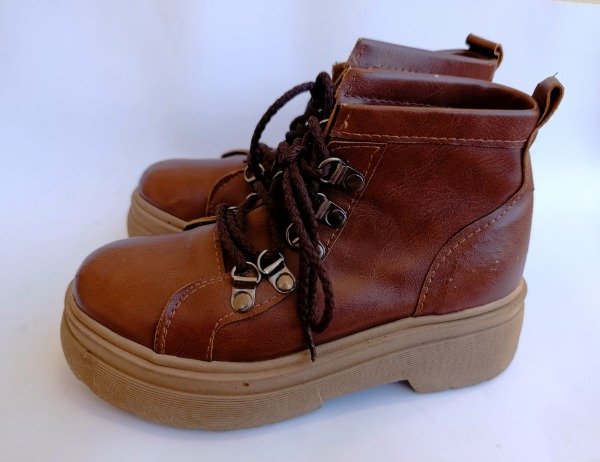 Producto - BOTITAS ACORDONADAS TALLE 33