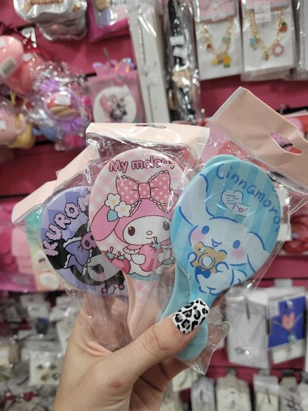 Producto - ESPEJO CON PEINE SANRIO COD 60471