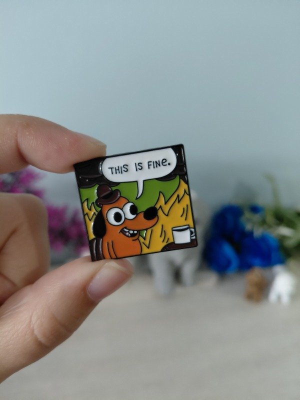 Producto - Pin metalizado - This is fine #1737