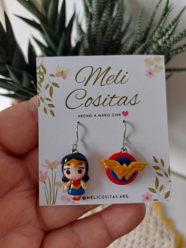 Producto - Aritos Mujer Maravilla