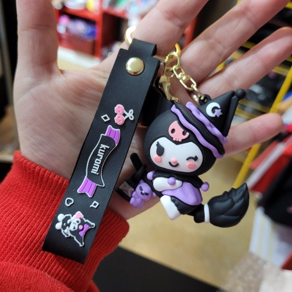 Producto - LLAVERO DE GOMA KUROMI WITCH