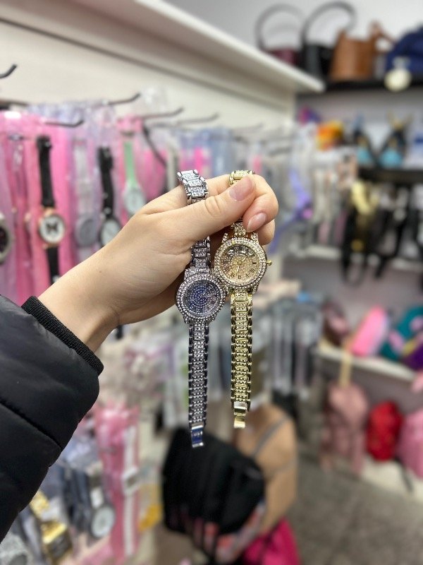 Producto - Reloj redondo malla media strass dorados o plateados