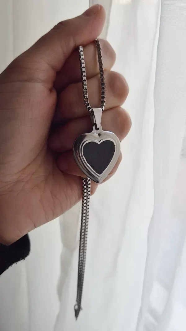 Producto - Gargantilla corazon esmaltado negro 45cm