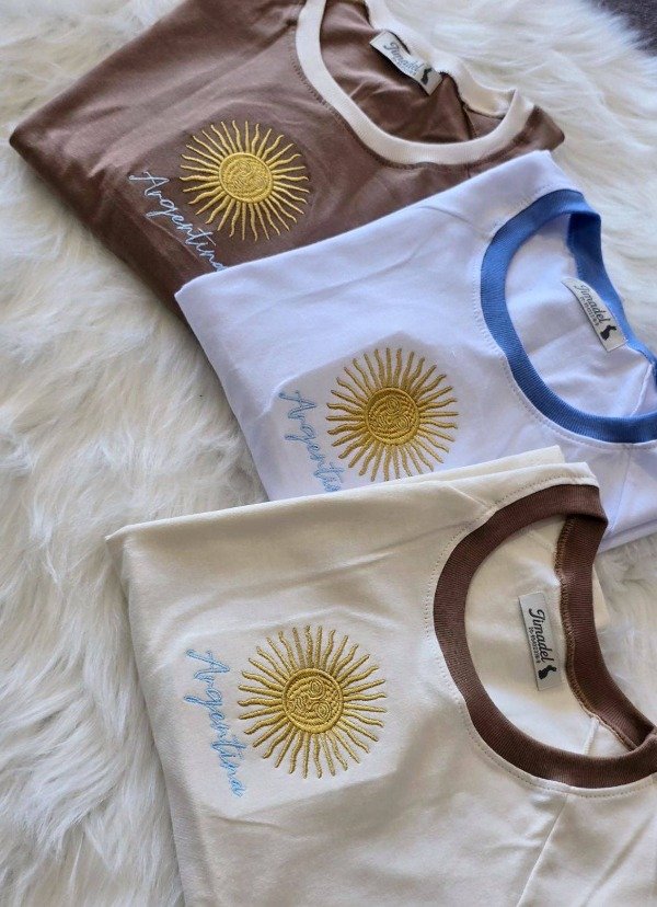 Producto - LINEA EMY Remera Bordado Sol de Mayo