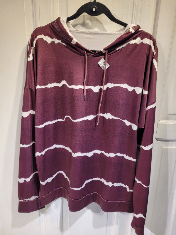Producto - Buzo violeta con blanco lycra con capucha Talle L - PRECIO: 23X - 0