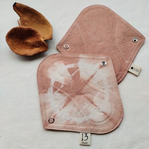 Producto - Toallita Diaria Vedetina - Teñido Shibori - Rosa