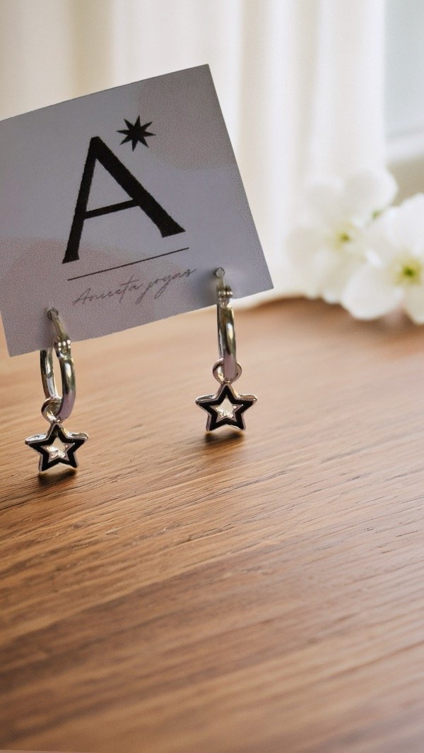 Producto - Aritos estrellas borde negro ACERO BLANCO AA156