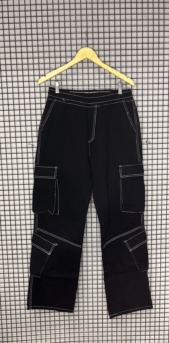Producto - JEANS MOM CARGO NEGRO/BLANCO
