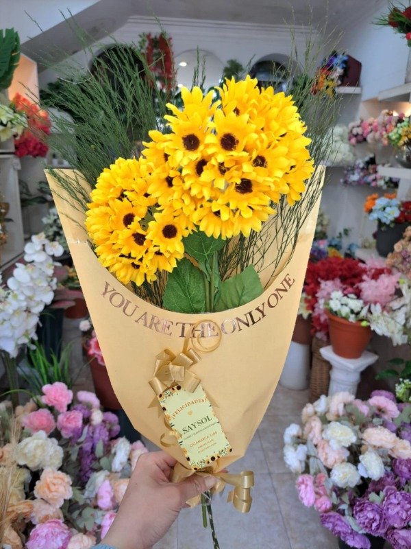 Producto - RAMO ARE YOU THE ONE DE DOS HORTENCIAS DE GIRASOLITOS CON FOLLAJE