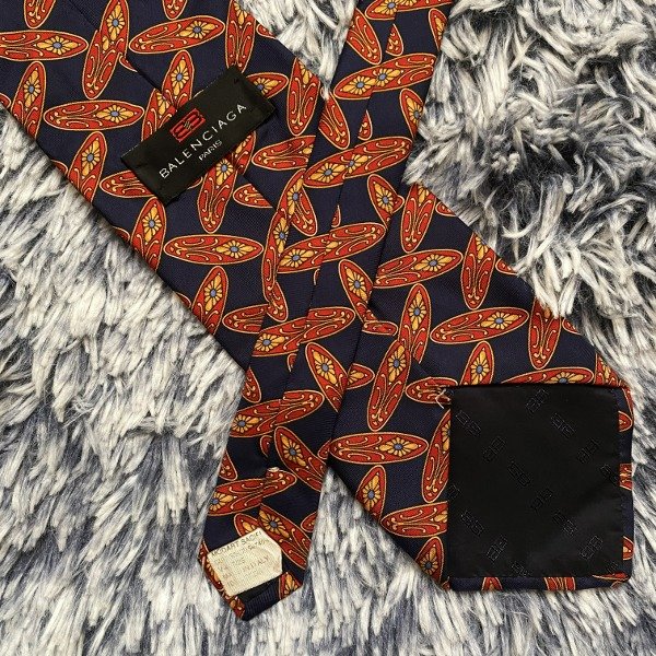 Producto - Balenciaga made in Italy silk 90s tie.