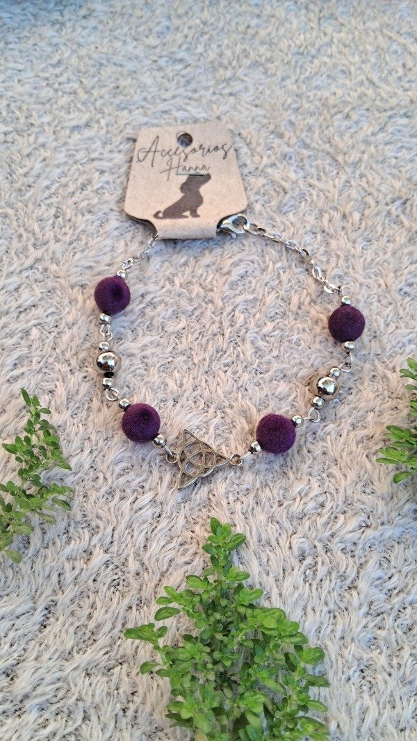 Producto - Pulsera de fundición-Pelotitas de terciopelo violeta y níquel-Dije celta