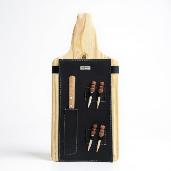 Producto - SET DE PICADA BOTELLA EN FUNDA DE ECO CUERO PREMIUM CON CUCHILLO Y 4 PINCHOS
