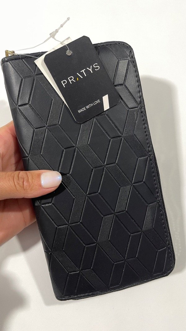 Producto - Billetera negra de cuero de PRTYS 11x20cm