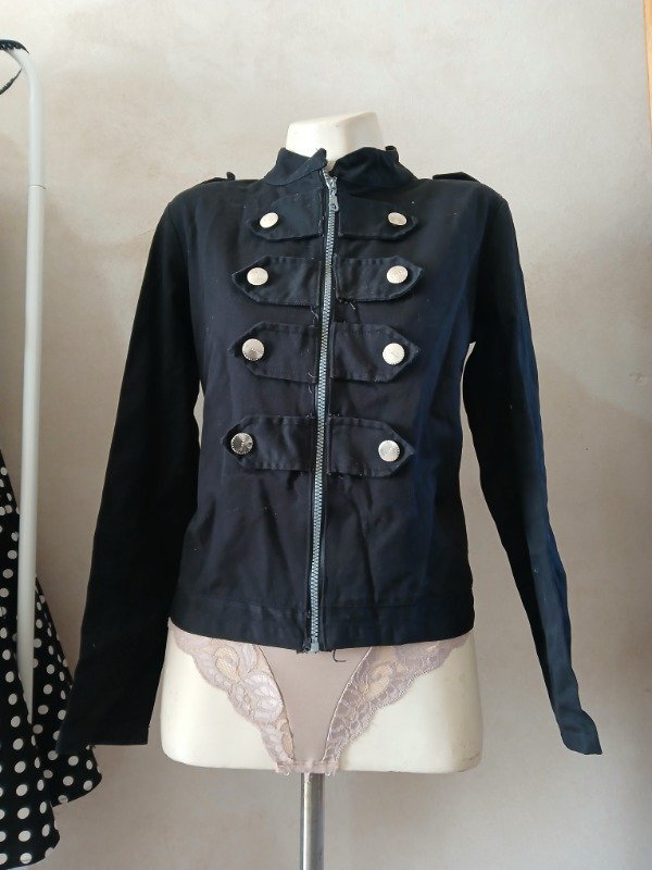 Producto - Campera negra