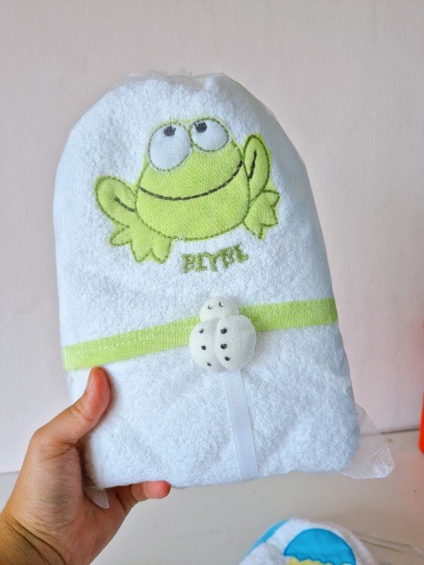 Producto - Toallón bordado Sapo verde