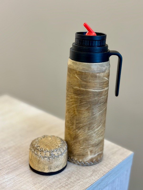 Producto - TERMO MEDIA MANIJA CUERO CRUDO 1L