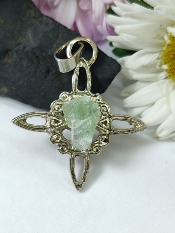 Producto - Dije Nudo de Bruja en Fluorita