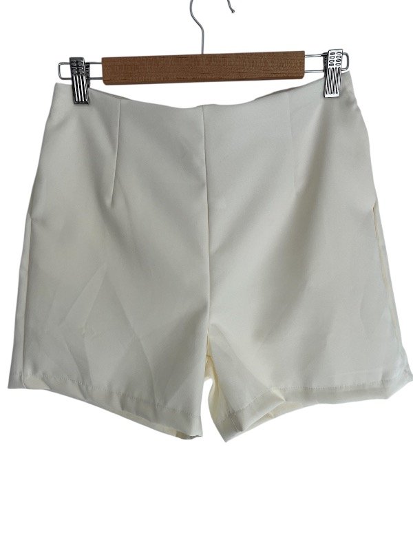 Producto - SHORT PINZADO CREMA