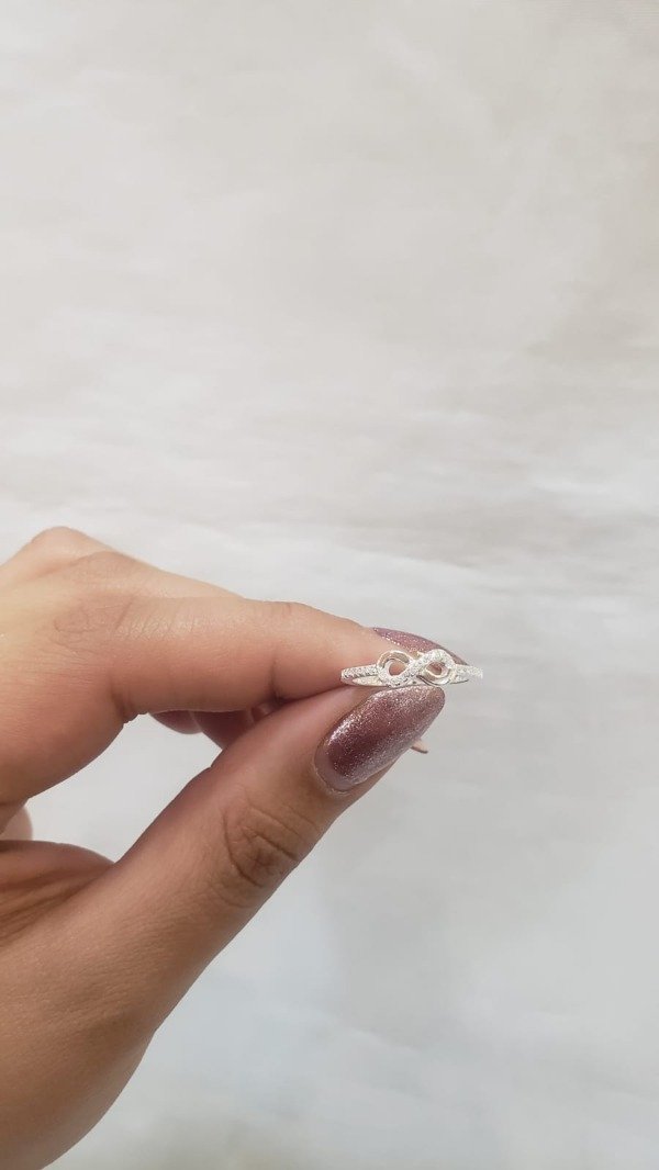 Producto - Anillo infinito con strass