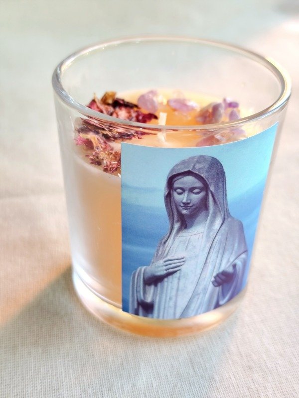 Producto - VELA VIRGEN DE MEDJUGORJE - Con amatista, cuarzo cristal y rosas. 250ml - 0