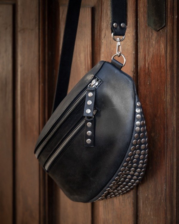 Producto - Sara negro con tachas plata