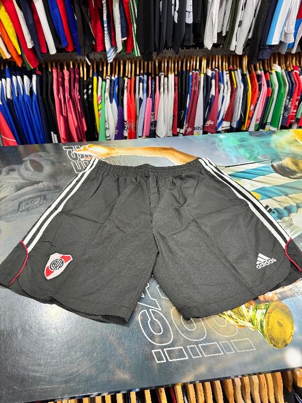 Producto - Bermuda River Plate 2025 con bolsillo