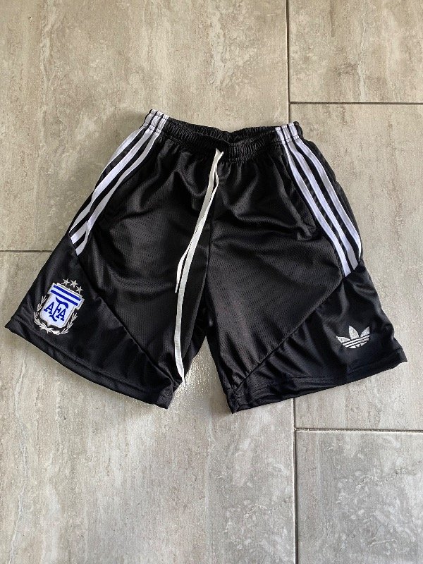 Bermuda argentina negra con bolsillo