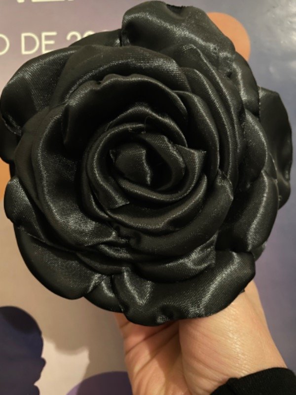 Producto - Flor mediana raso negro