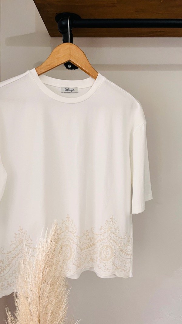 Producto - REMERA ATENEA BORDADA - 6