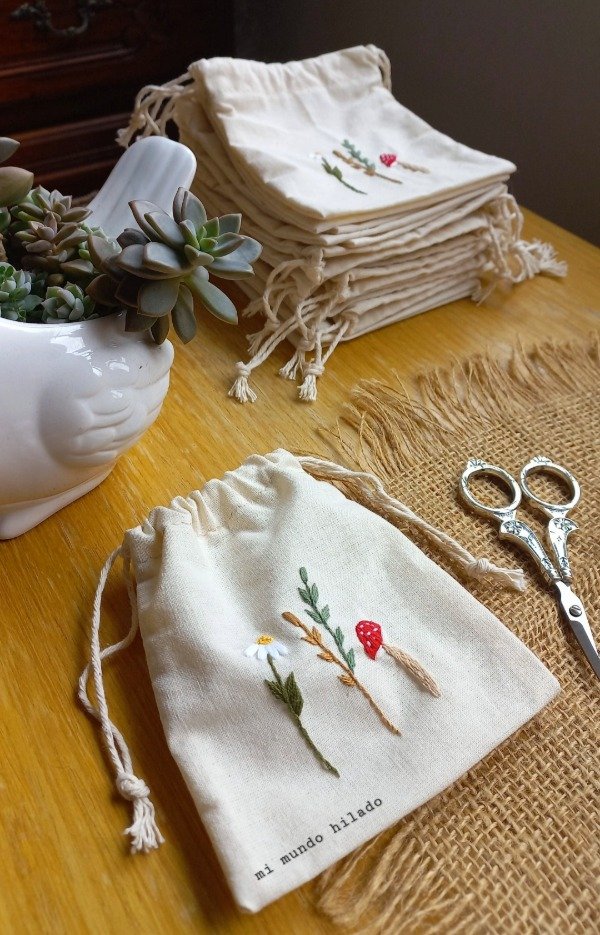 Producto - BOLSITAS DE LIENZO PERSONALIZADAS BORDADAS A MANO X10 UNIDADES - IDEAL SOUVENIR