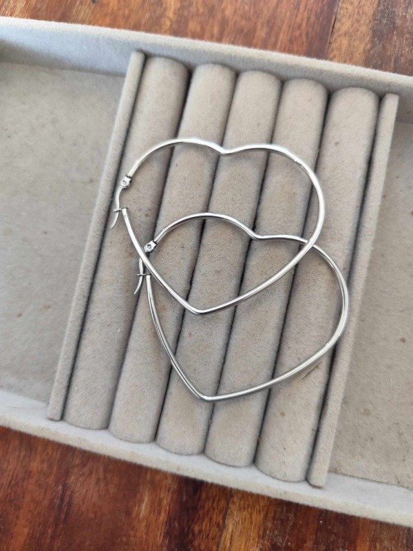 Producto - Aros argolla corazón. Tamaño 5. Acero quirúrgico.