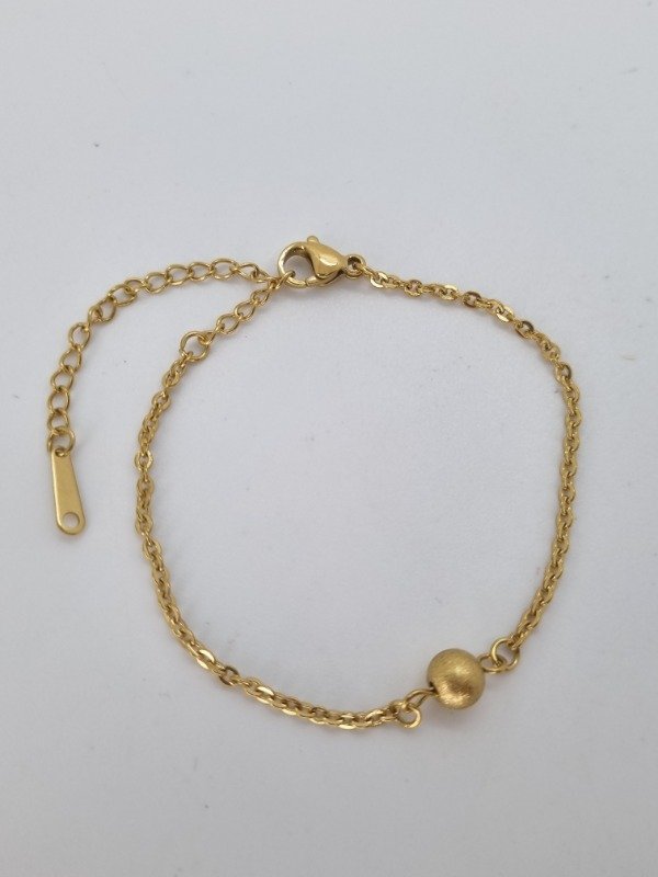 Producto - Pulsera acero dorado fina con una pelotita text