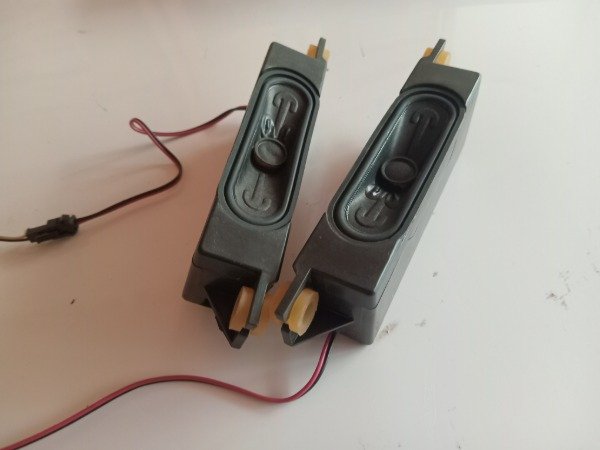 Producto - Juego Par De Parlantes Tv Noblex Ea32x5000x