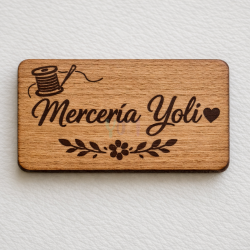 Producto - Etiquetas personalizadas en madera con grabado oscuro y diseño a elección