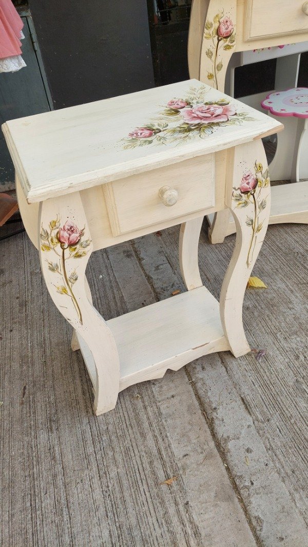 Producto - Mesa de Luz Flores (Detalles)