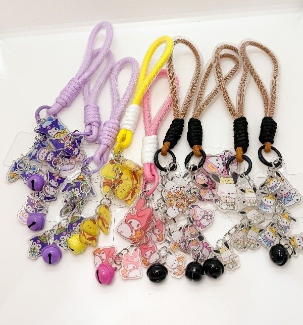 Producto - Pulseras con dijes sanrio para celular