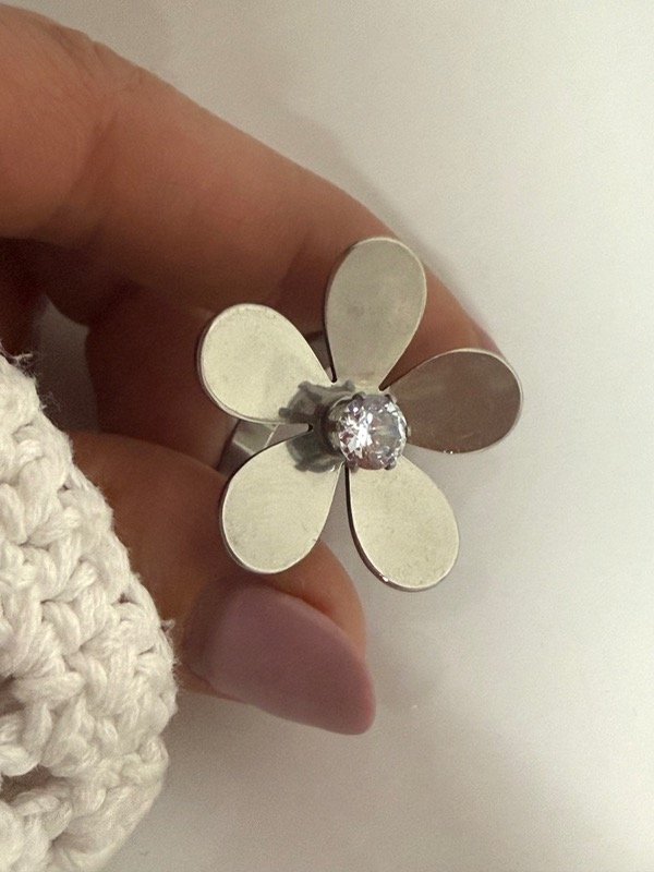 Producto - N500 Anillo flor grande con piedra cubil cristal acero quirúrgico