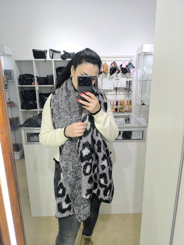 Producto - BUFANDON GRIS REVERSIBLE LAS OREIRO