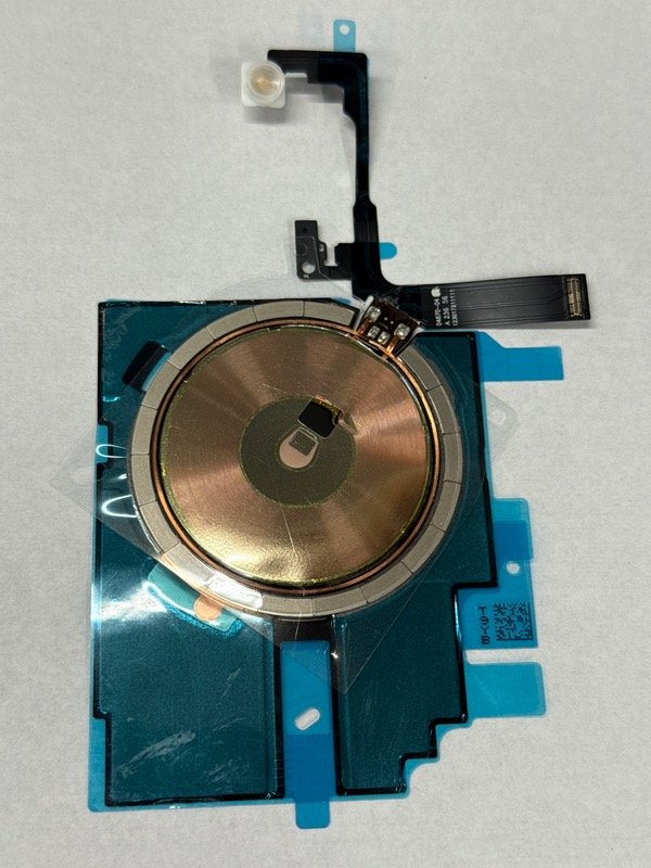 Producto - FLEX FLASH IPHONE 16 PRO CON IMAN + CARGA INALAMBRICA