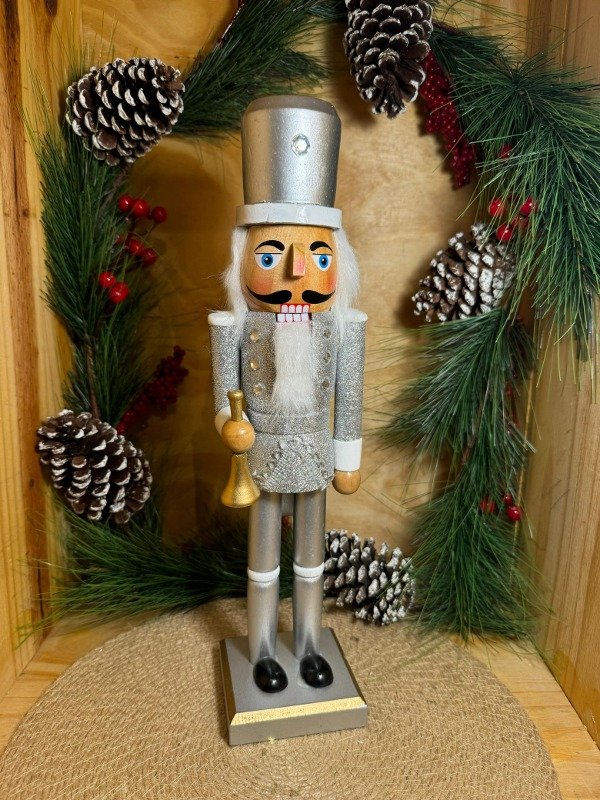 Producto - Cascanuez 37 cm plateado con glitter (Efectivo: 55.120)