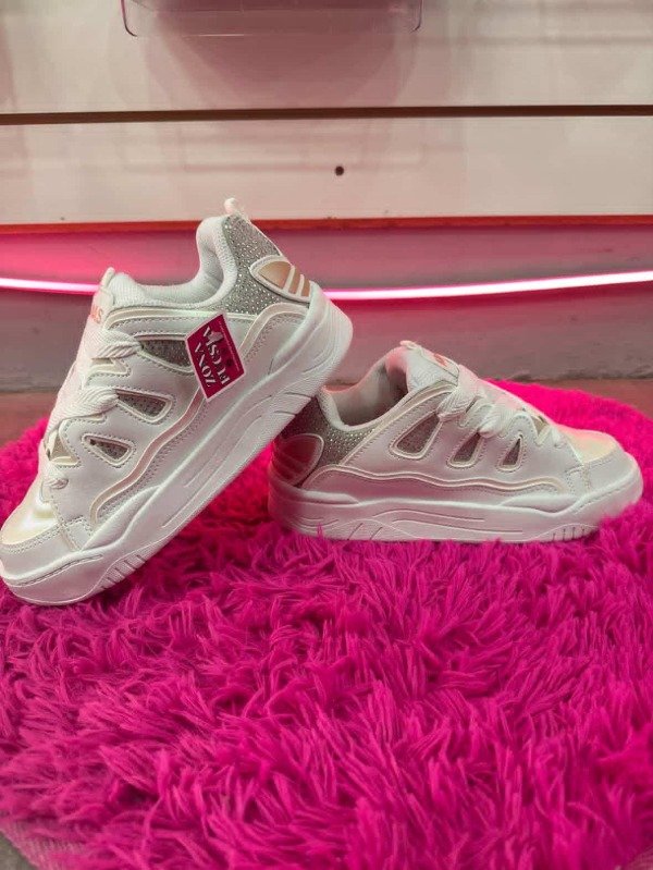 Producto - Zapatillas Adidas HF blancas