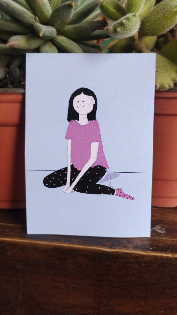 Producto - Sticker grande "Chica sentada"