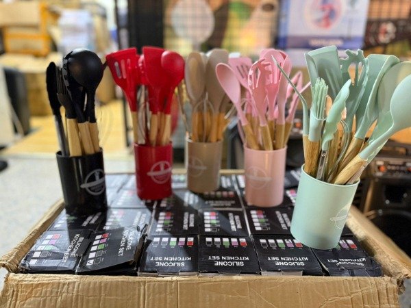 Producto - Utensilios De Cocina De Silicona (varios colores )