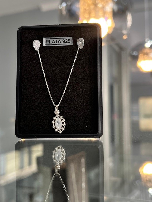 Producto - Conjunto cadena y aros en forma de gota